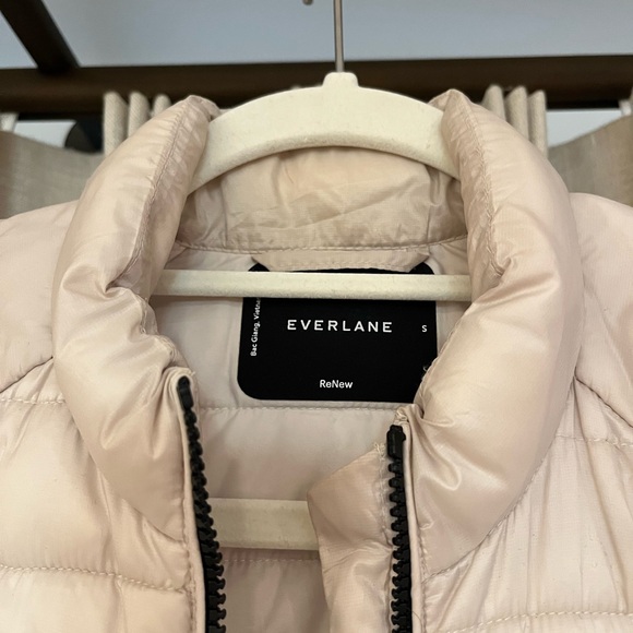Everlane Women's Beige Puffer Jacket - Picture 3 of 3